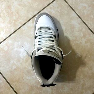 Air jordan 4 military black size 11 (brings box with it too)